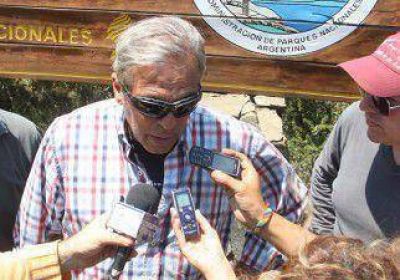 Sapag recorri� la zona de los incendios forestales 