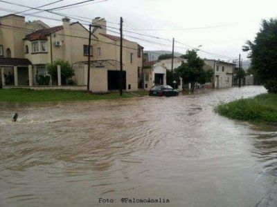Las lluvias anegaron calles y rutas de Salta