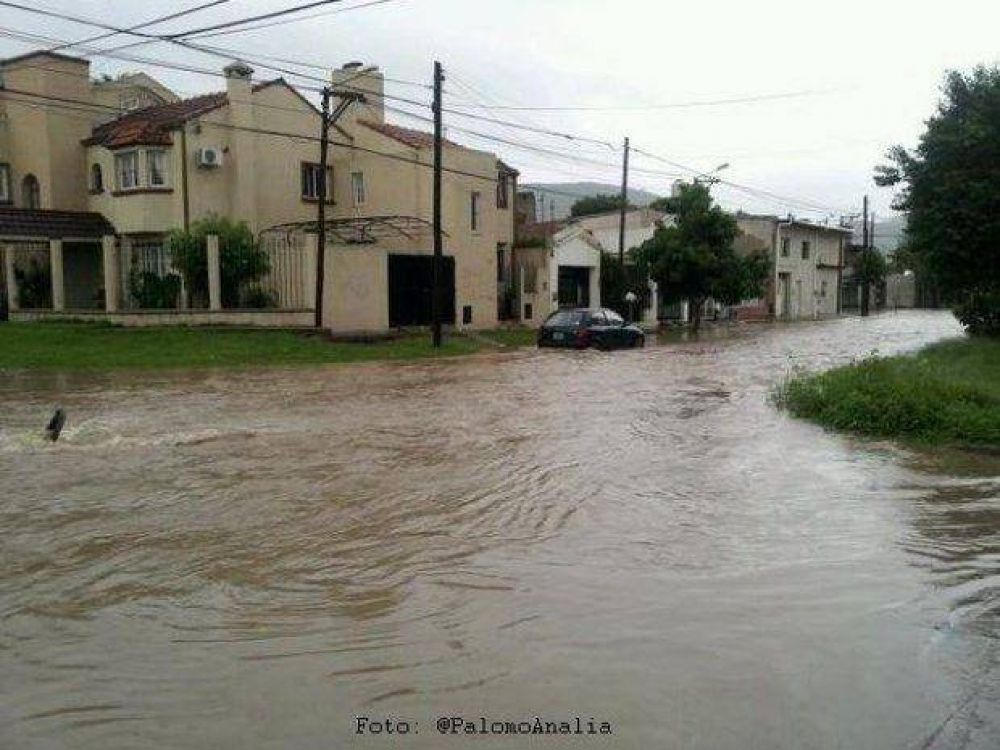 Las lluvias anegaron calles y rutas de Salta