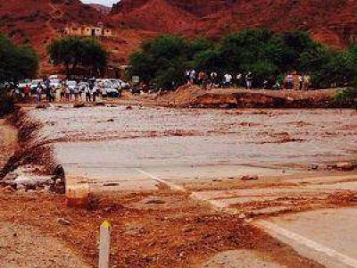 Ruta a Cafayate intransitable por crecida de arroyo Santa B�rbara