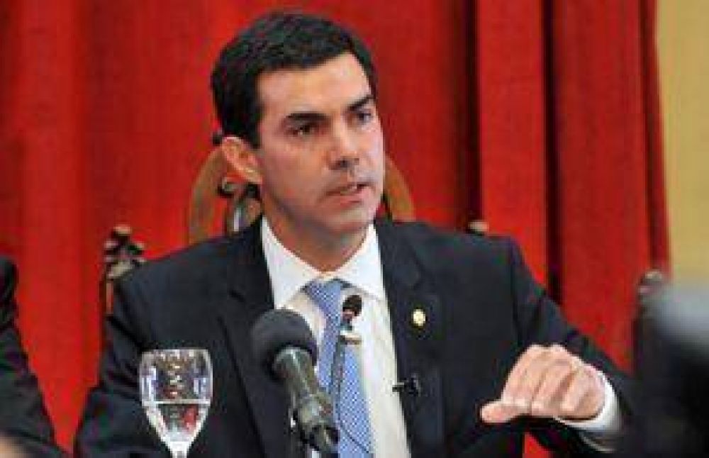 El gobernador Urtubey se�al� que la situaci�n a nivel nacional es "muy delicada"