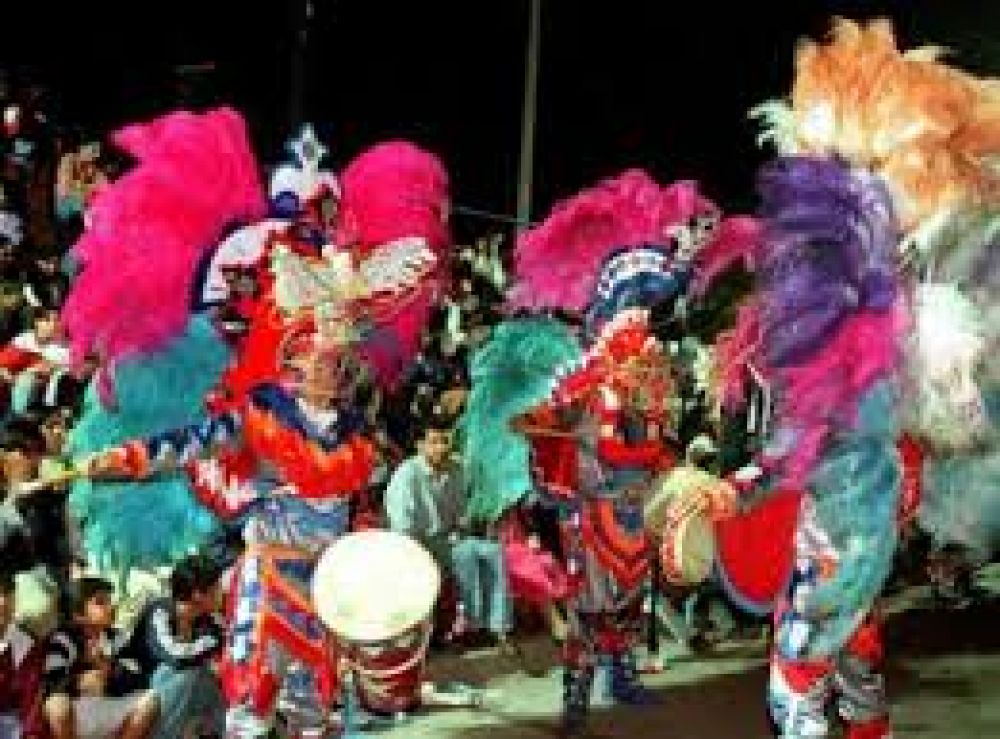  M�s de diez mil almas disfrutaron de la primera noche del Carnaval de la Patria Grande