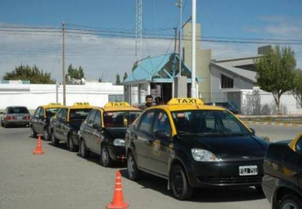 Taxistas ven �muy factible� un aumento en la tarifa de viaje