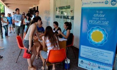En los barrios, los aspirantes al Progresar ya est�n estudiando