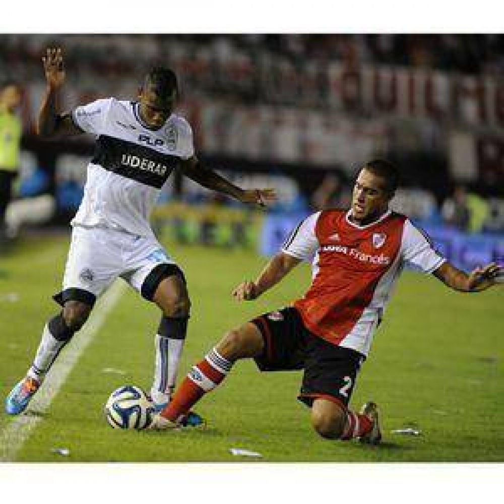 Gimnasia no hizo pie y patin� en el debut