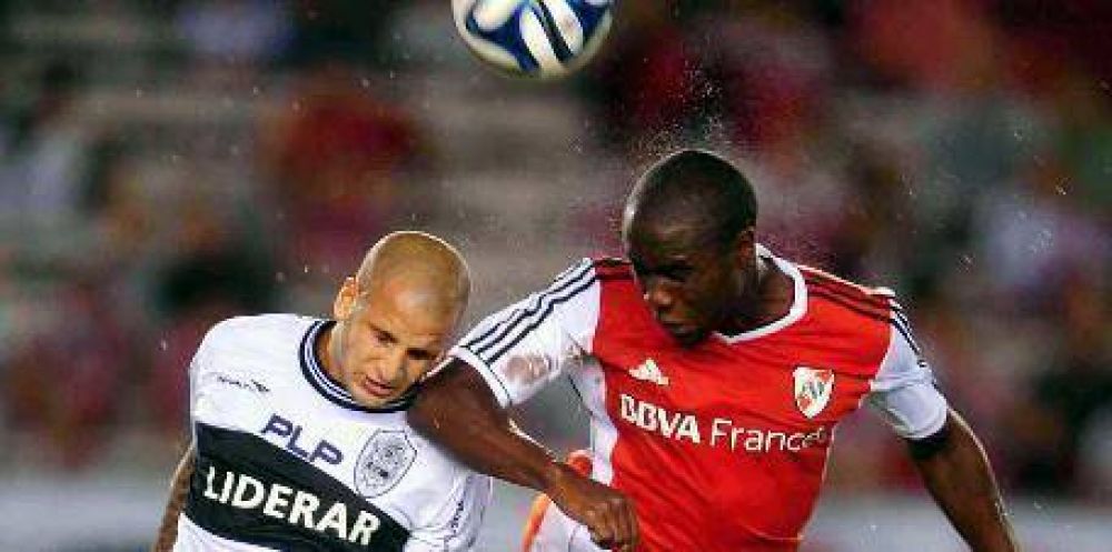 El Lobo hizo muy poco y cay� bien ante River