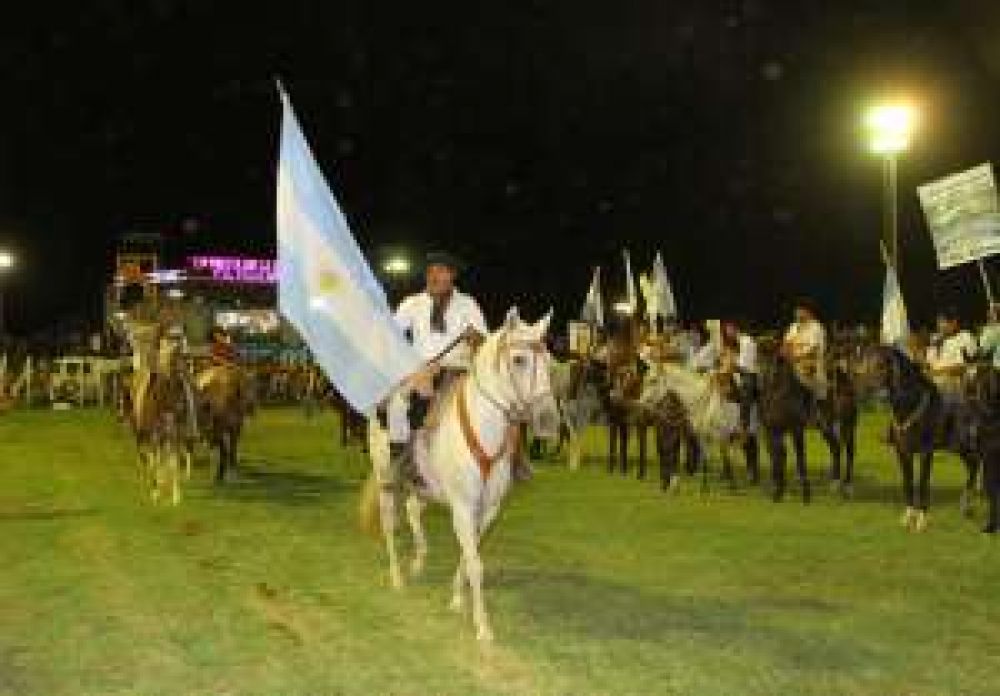 Una pasarela de pasto en la que se lucieron 400 jinetes