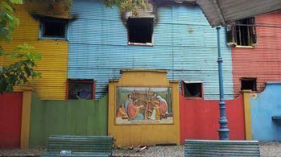 Ocho heridos al incendiarse un conventillo en La Boca