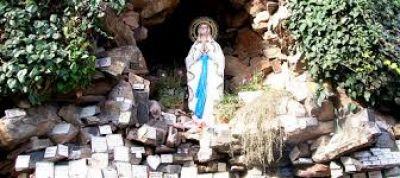 La gruta se prepara para vivir la fiesta de la Virgen de Lourdes