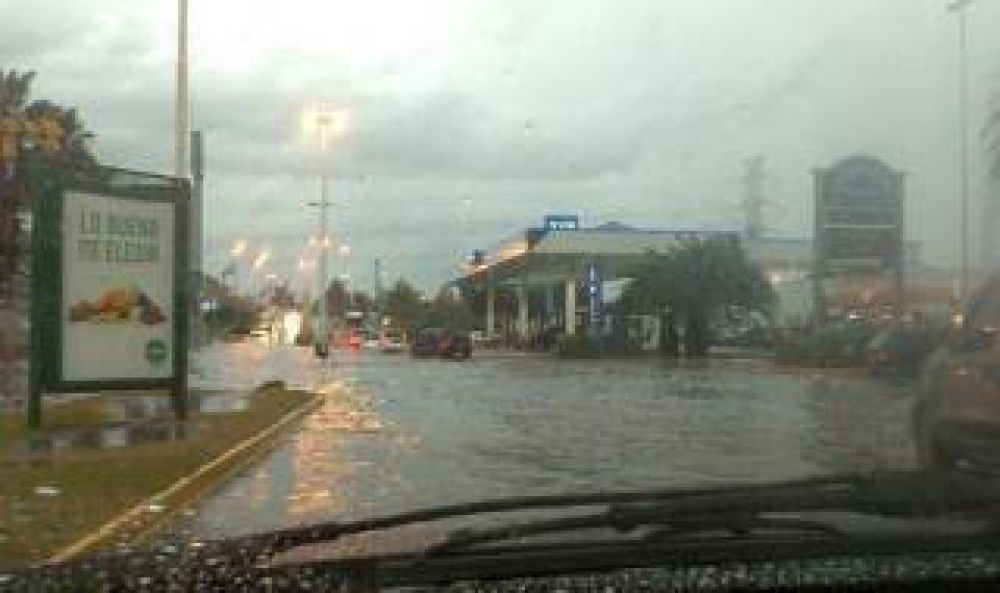 Temporal: Toman medidas ante las inundaciones en Pilar