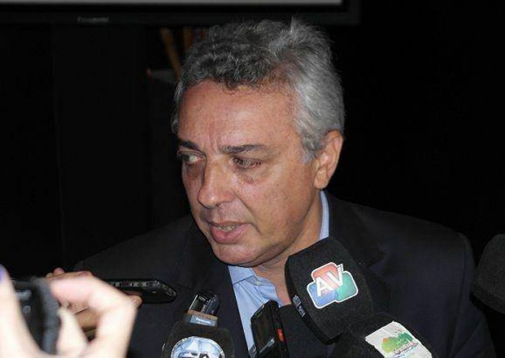 Julio Zamora: "Hay una ausencia total del gobierno de la provincia"