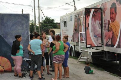 ACUMAR: Jorge Calzoni recorri� los centros de evacuados de La Matanza