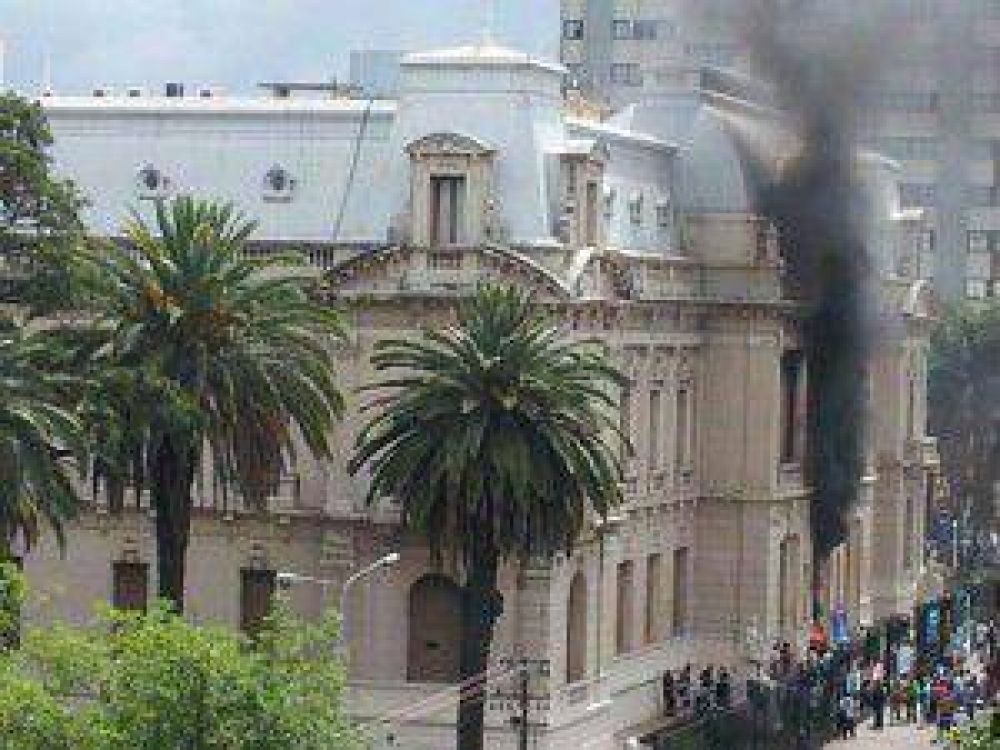 El Fiscal inici� una investigaci�n por los da�os a Casa de Gobierno el pasado 9 de diciembre durante los reclamos policiales en Jujuy