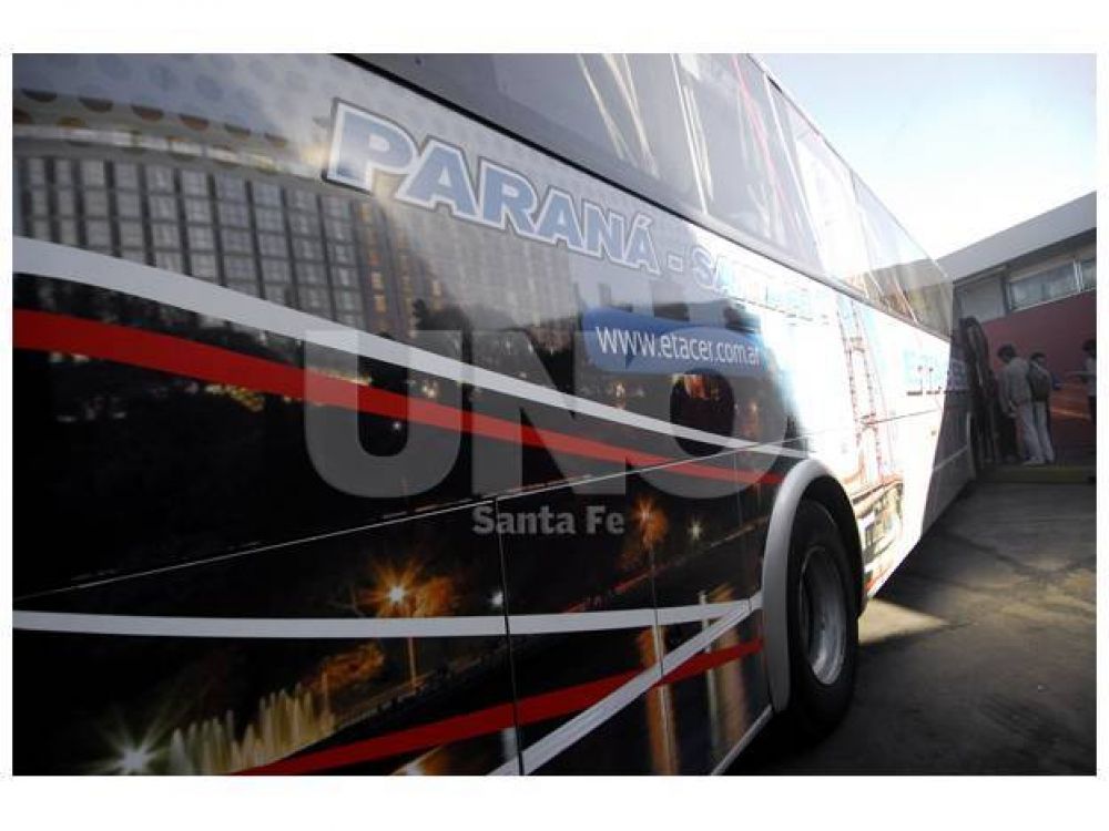 Denuncian demoras en las frecuencias de colectivos que unen Paran� y Santa Fe