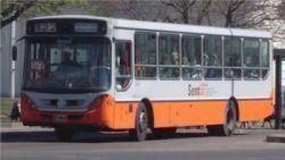Piden polic�as arriba de los colectivos