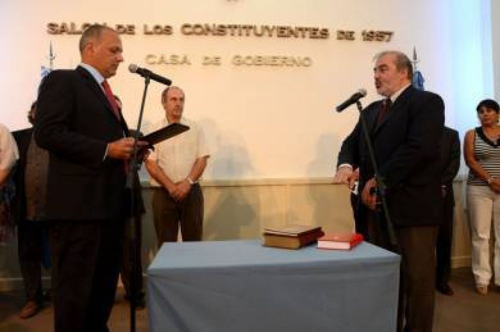 Z�rate asumi� como ministro de Educaci�n