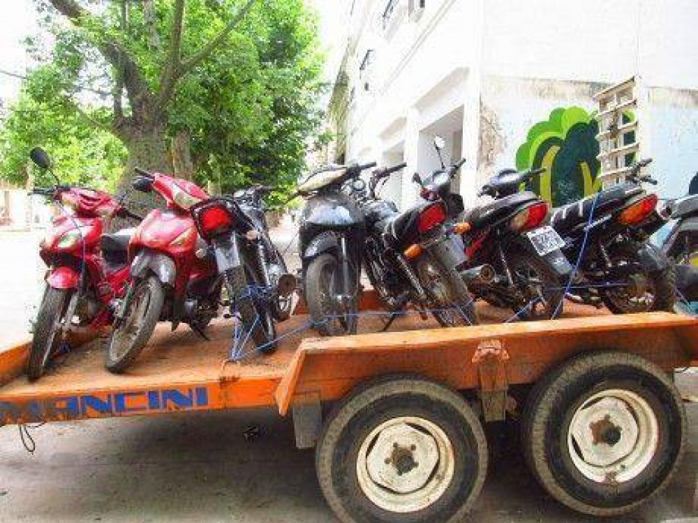 Intensifican controles de tr�nsito en la ciudad de Pehuaj�: secuestro de motos