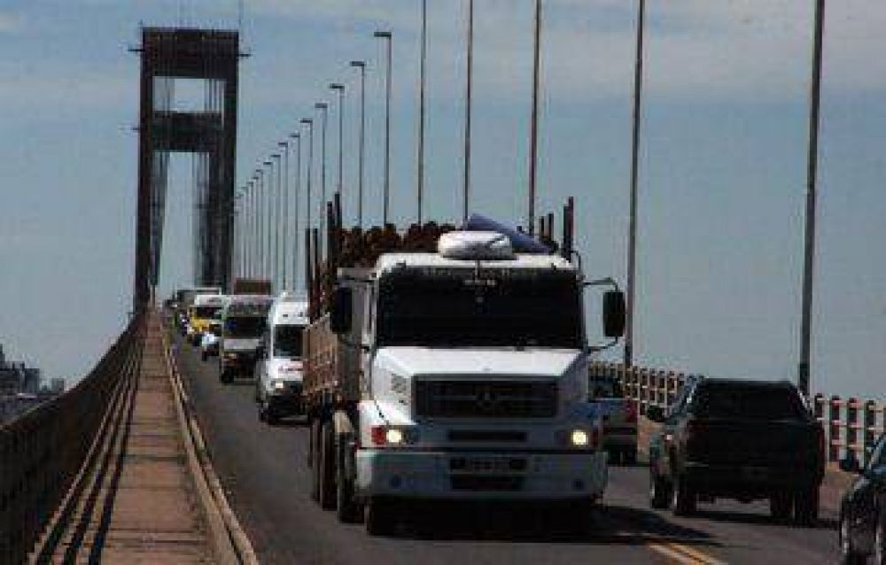 Sugieren control de cargas para moderar el peso que transita por el puente Manuel Belgrano