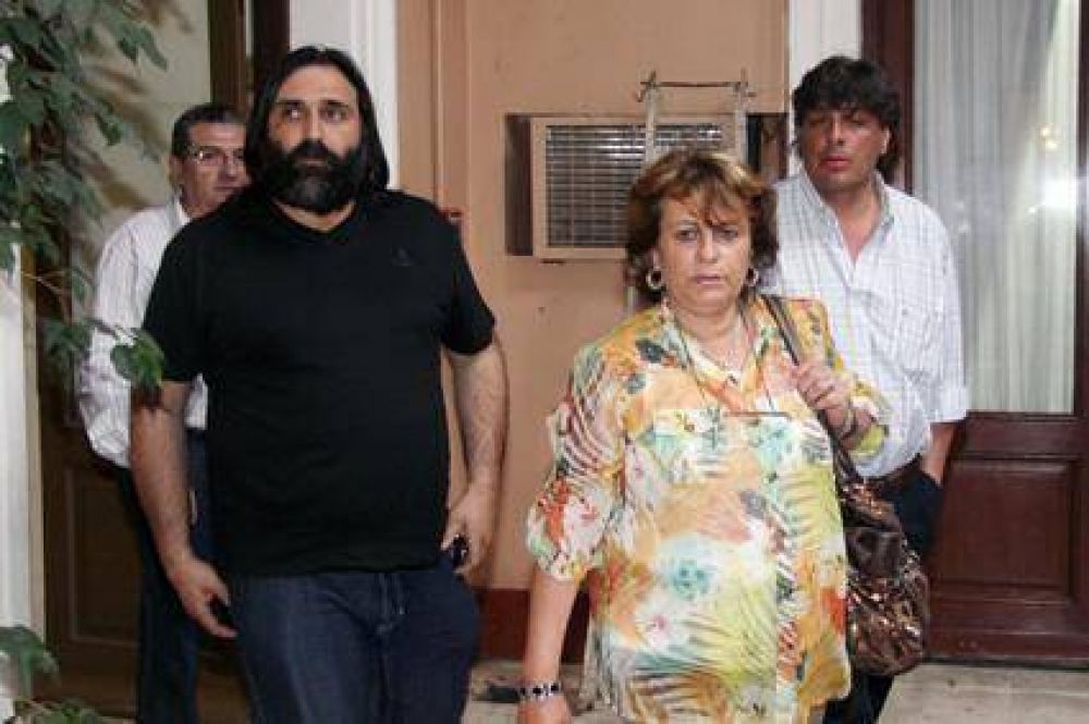 Primera reuni�n entre docentes estatales con Provincia