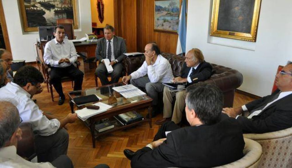 El Gobernador instruy� al equipo que defender� a Mendoza en el conflicto por el r�o Atuel