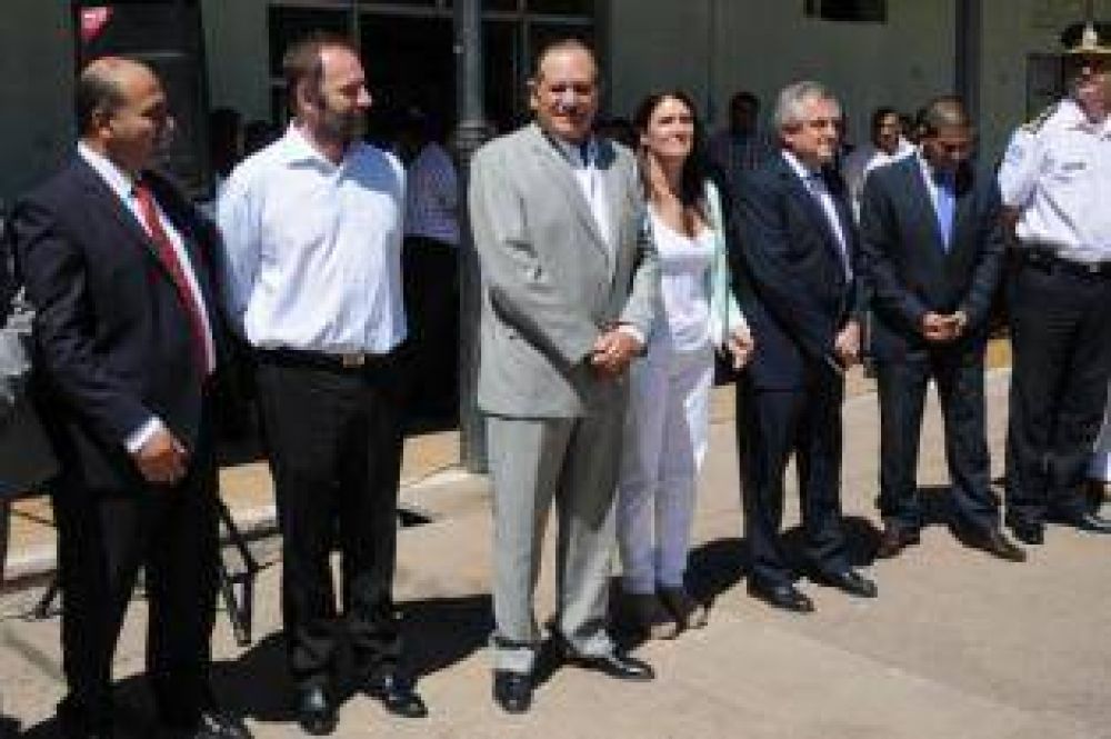 �Podemos hacer 50 centros de d�a, pero si no atacan al que vende droga, el problema sigue�