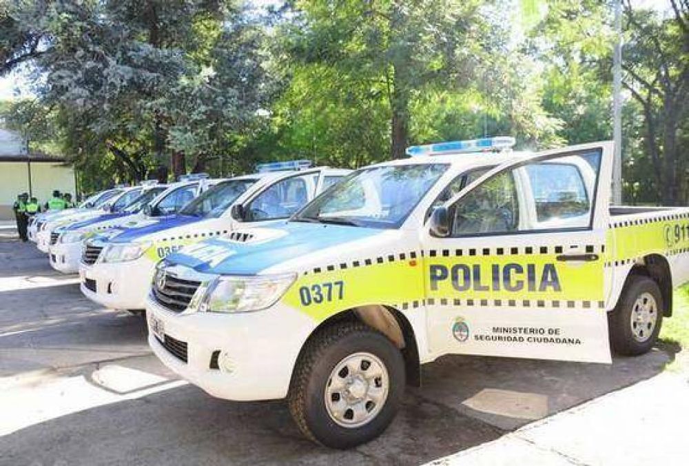 Seguridad entreg� 10 camionetas a la polici�a de Tucum�n