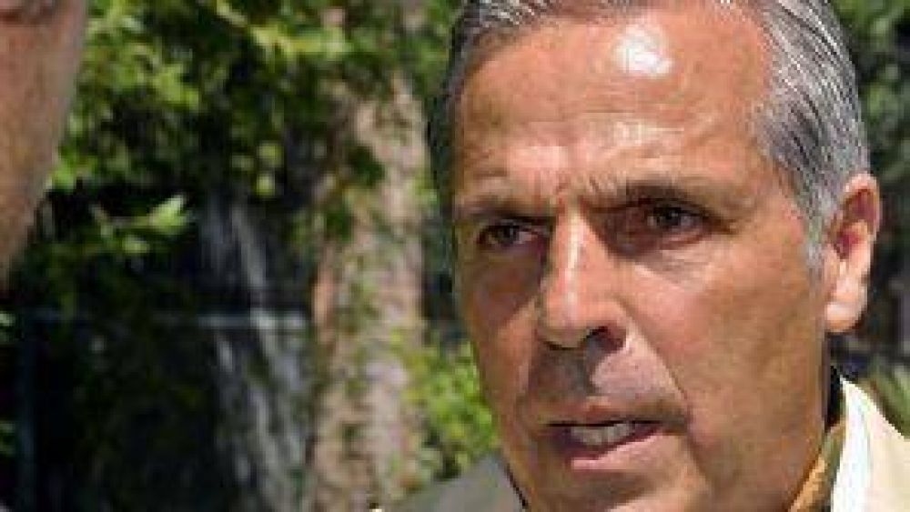 Jorge Sapag inaugura obra de agua potable en San Patricio del Cha�ar