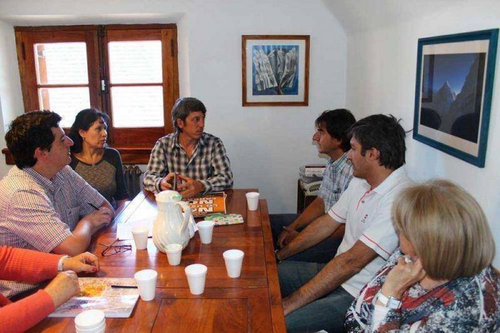 Ediles estudian implementaci�n de la ordenanza que proh�be cargar combustible sin casco