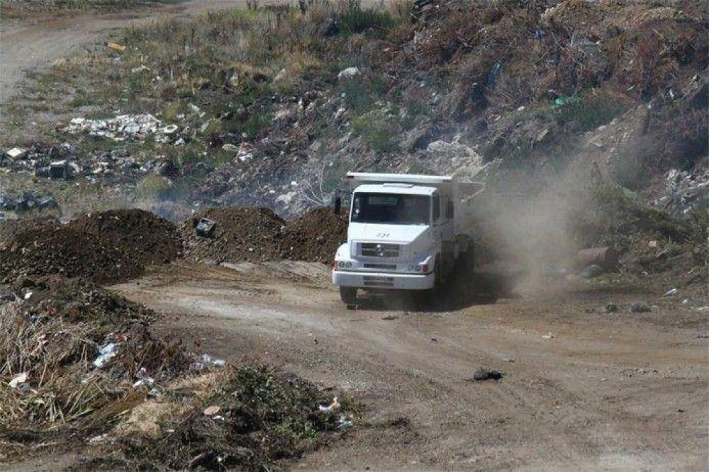Importante operativo para contener incendio en Cantera Municipal