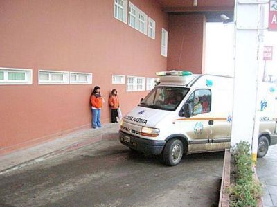 Una mujer fue hospitalizada luego que el rodado en que viajaba chocara