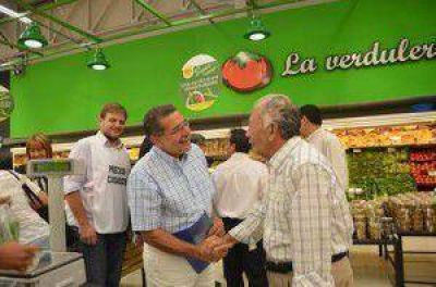 Caus� sorpresa la presencia de Beder en los Supermercados