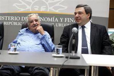 El ministro de Econom�a de Uruguay dijo que "no est� claro qui�n est� al mando" en la Argentina