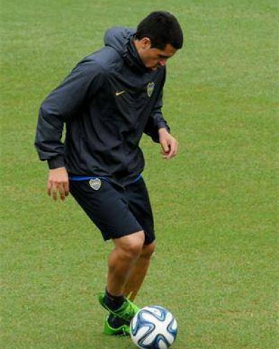Ni la lluvia fren� a Juan Rom�n Riquelme, que sue�a con volver el domingo