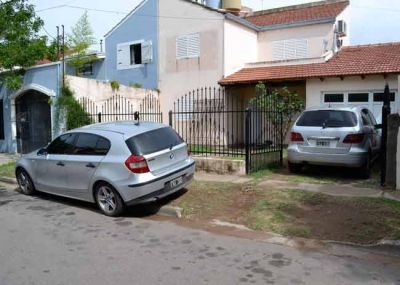 Incendio intencional de dos autom�viles de alta gama