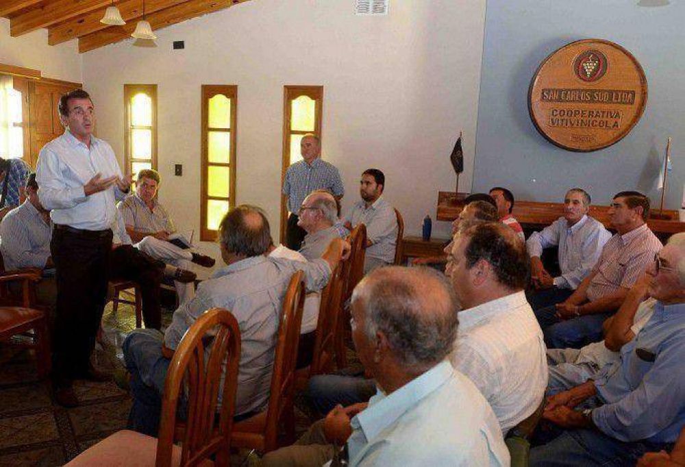 Valle de Uco: P�rez llev� propuestas a los productores