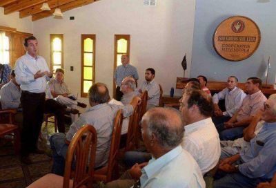 Valle de Uco: P�rez llev� propuestas a los productores