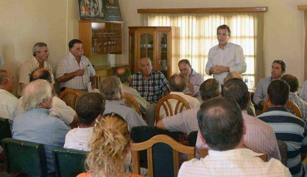 Valle de Uco: P�rez llev� propuestas a los productores