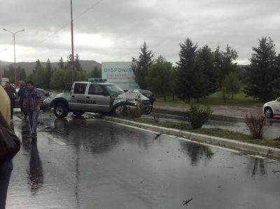 Chocaron un m�vil policial y un colectivo en ruta N� 20