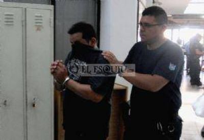 Padrastro denunciado por torturas y abuso, en silencio