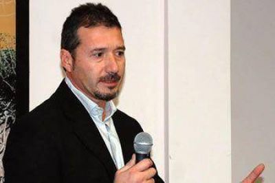 BUZZI CONFIRM� LA VUELTA DE TAITO A INFORMACI�N P�BLICA