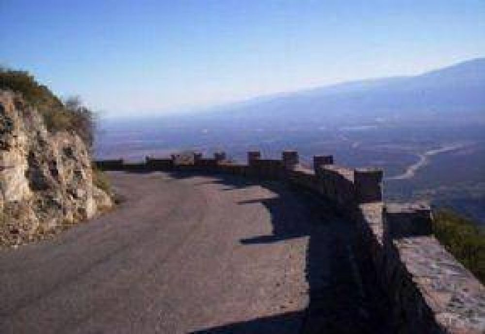 El gobierno debe defender la obra el�ctrica en El Portezuelo