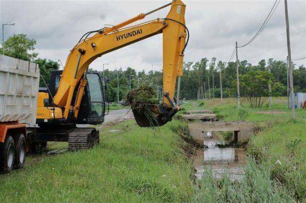 Pueblo Nuevo: trabajo de rectificaci�n, ensanche y limpieza de cunetas