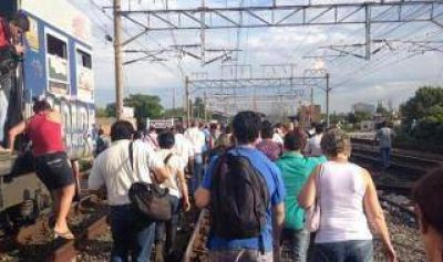 Tren Roca con demoras por falta de luz en el tendido el�ctrico
