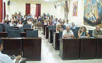 Cruces y pol�mica en la sesi�n extraordinaria del Concejo de Lan�s