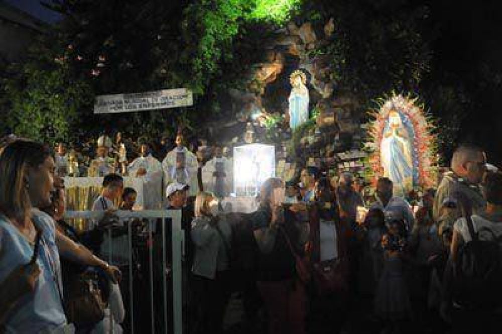 Multitudinaria procesi�n y celebraci�n de la Virgen de Lourdes