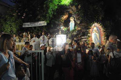 Multitudinaria procesi�n y celebraci�n de la Virgen de Lourdes