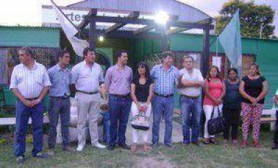 Entregaron lana de oveja como materia prima para el trabajo de artesanos abor�genes de La Rinconada