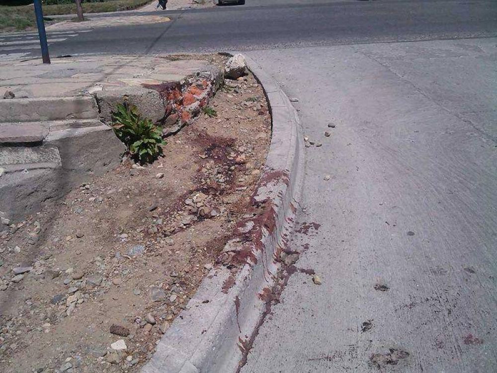 Balean a limpiavidrios que muere desangrado en el hospital
