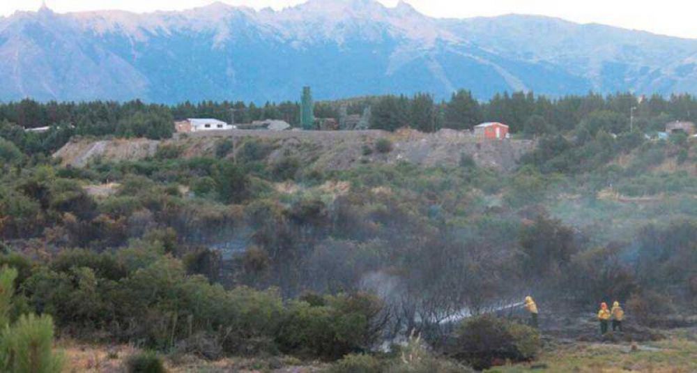 Incendio en inmediaciones del camino de Circunvalaci�n