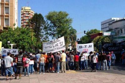 Con balas de goma y gas pimienta, la Polic�a desaloj� a manifestantes